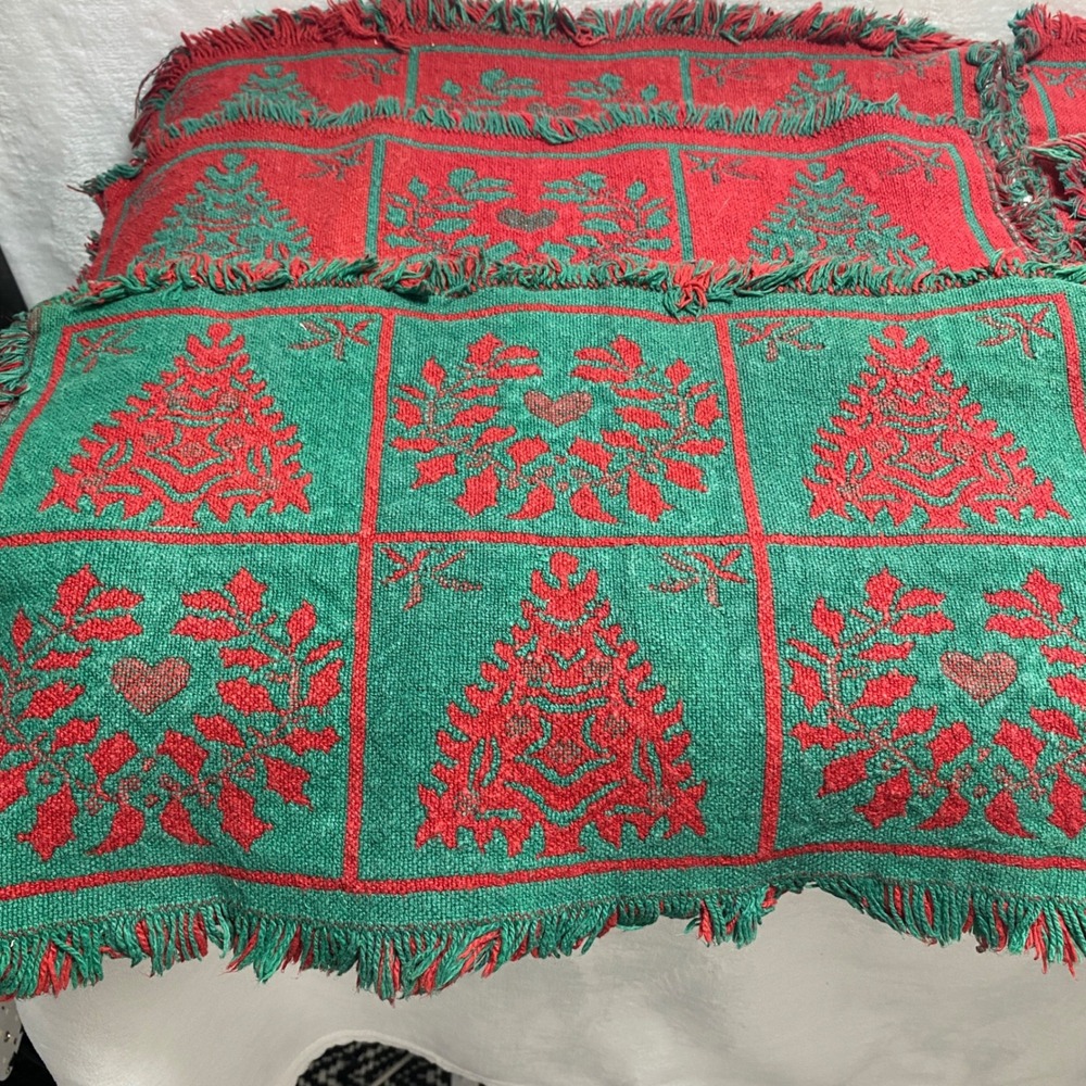Set of 6 Red Green Tapestry Christmas Placemats Fringed Edges Reversible - Picture 5 of 12
